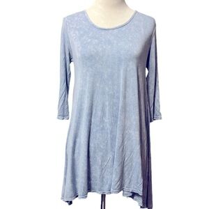 Light blue mineral washed tunic length, scoop neck, three-quarter sleeve top